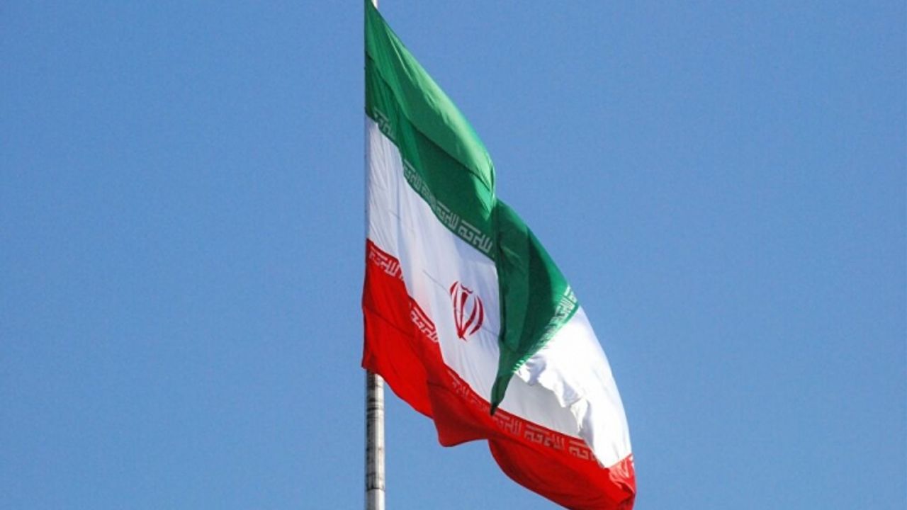 İran'da ahlak polisi kapılacak mı?