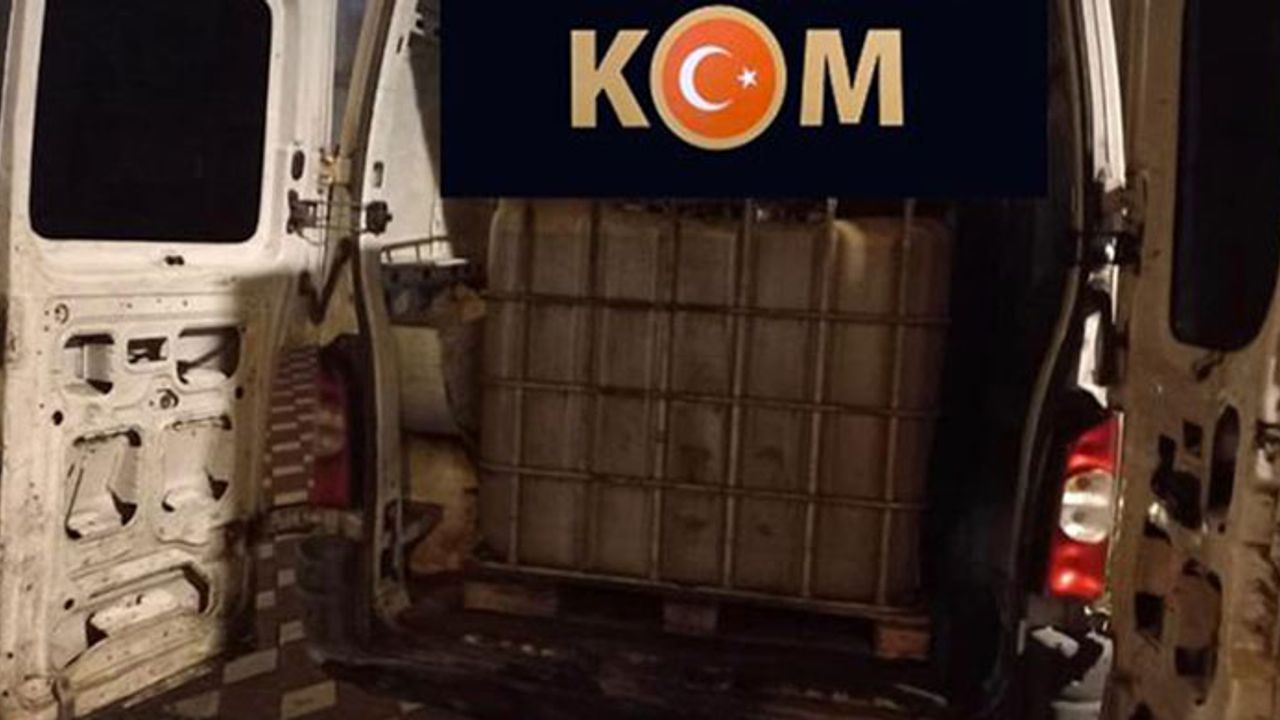 Kocaeli'de bir araçtan 3 bin litre kaçak akaryakıt çıktı