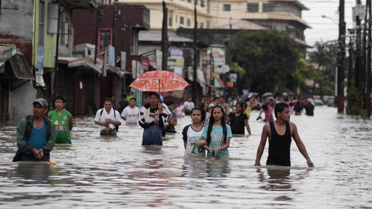 Filipinler'deki selde ölenlerin sayısı 32'ye çıktı