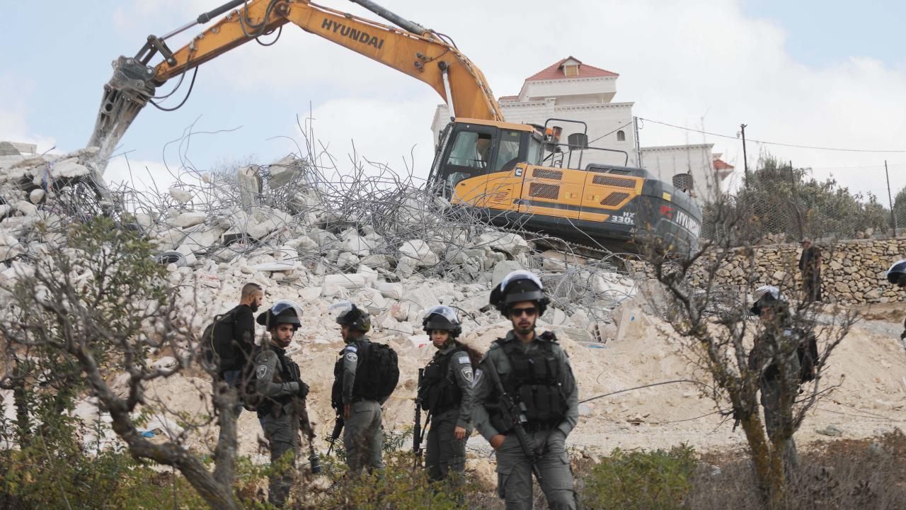 İşgal rejimi 2022'de, 220 Filistinliyi şehit etti ve 832 bina yıktı