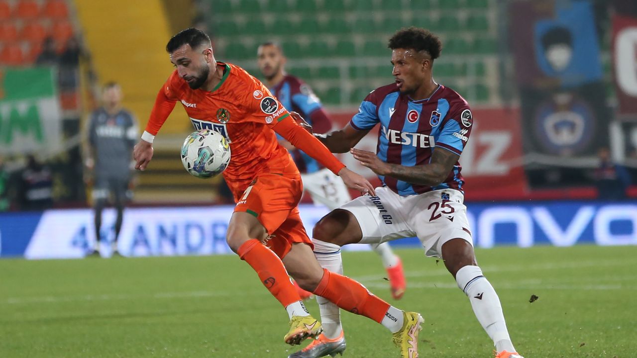 Alanyaspor, Trabzonspor'a gol oldu yağdı