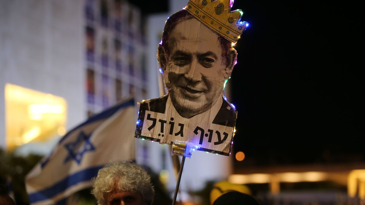 Netanyahu, tartışmalı yargı düzenlemesini askıya alabilir