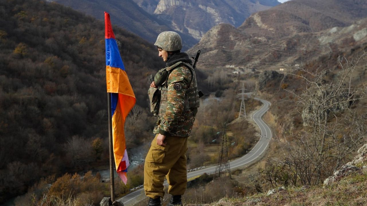 Ermenistan'da kadınlar için "gönüllü askerlik" hazırlığı