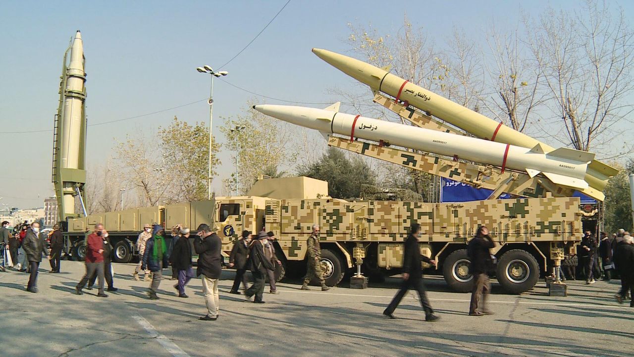 İran, yerli hipersonik balistik füze üretti