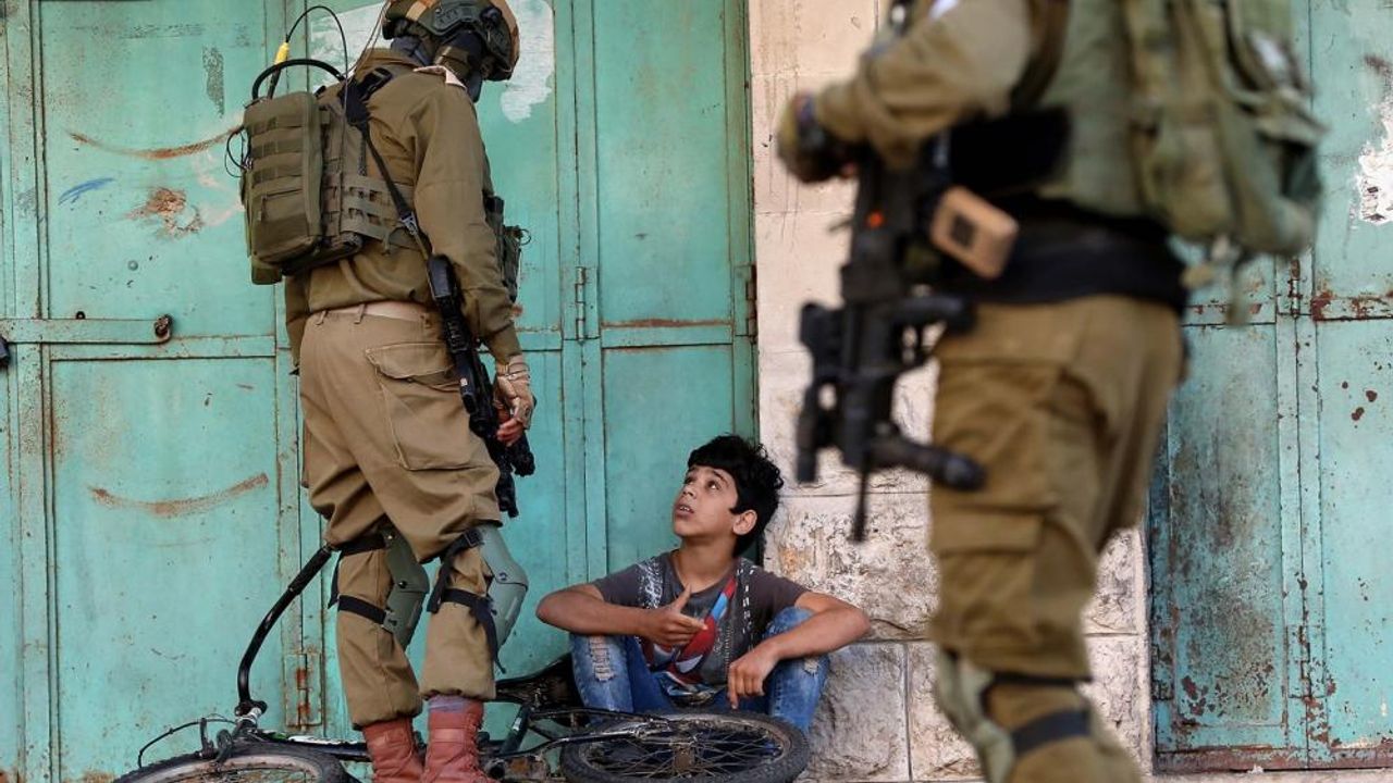 Siyonist rejim, bir Filistinli çocuğu daha şehit etti