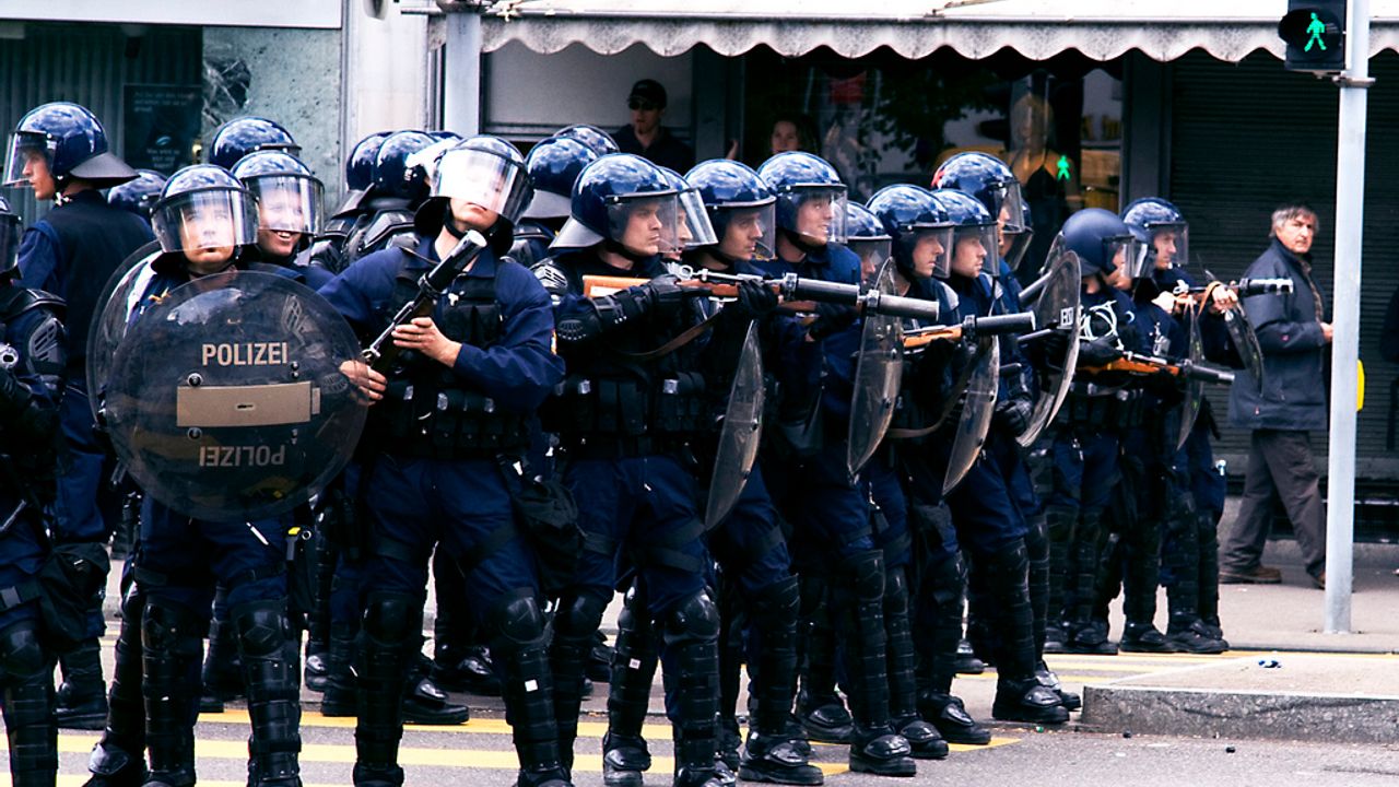 Avrupa Birliği'nin en büyük partisine polis baskını