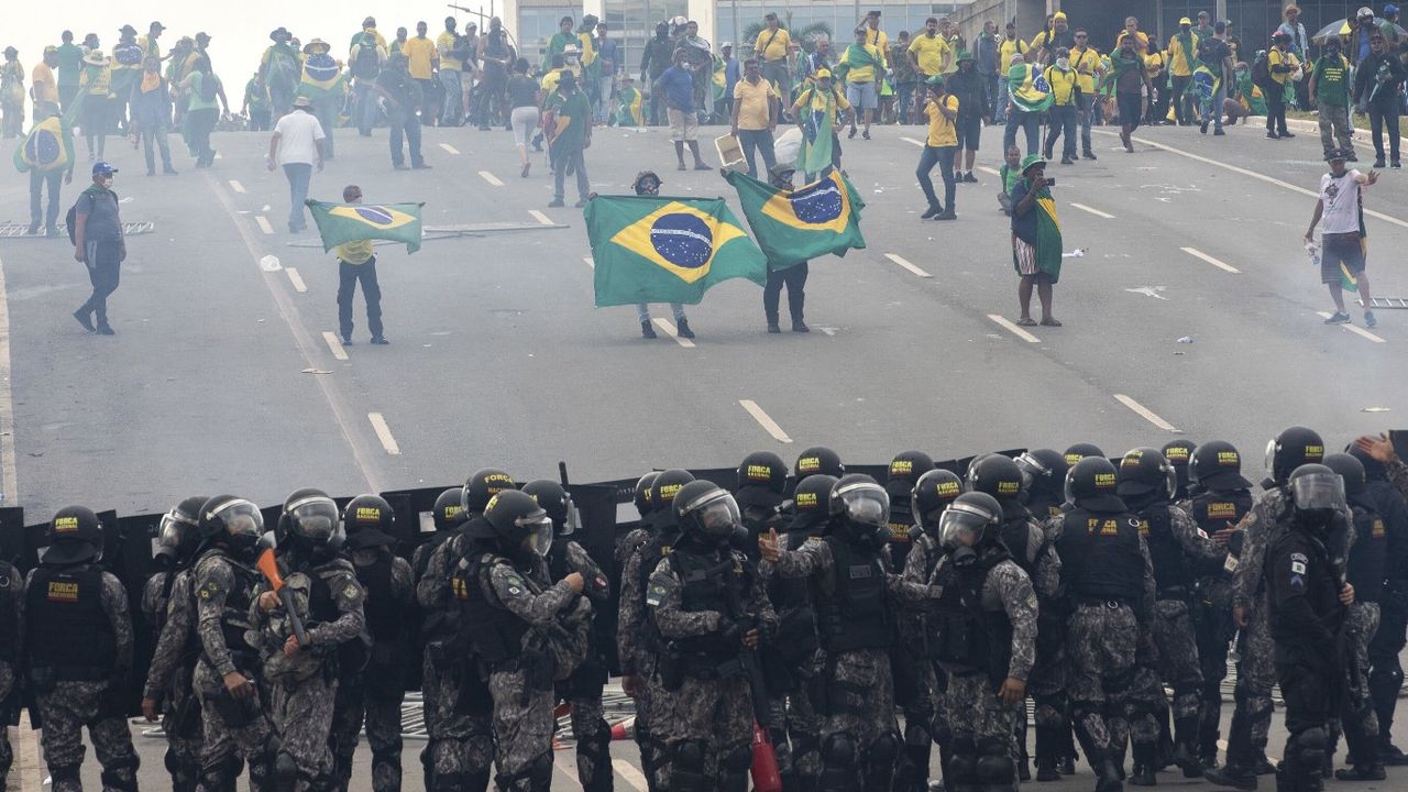 Latin Amerika ülkeleri Brezilya'daki Kongre baskınına tepki gösterdi