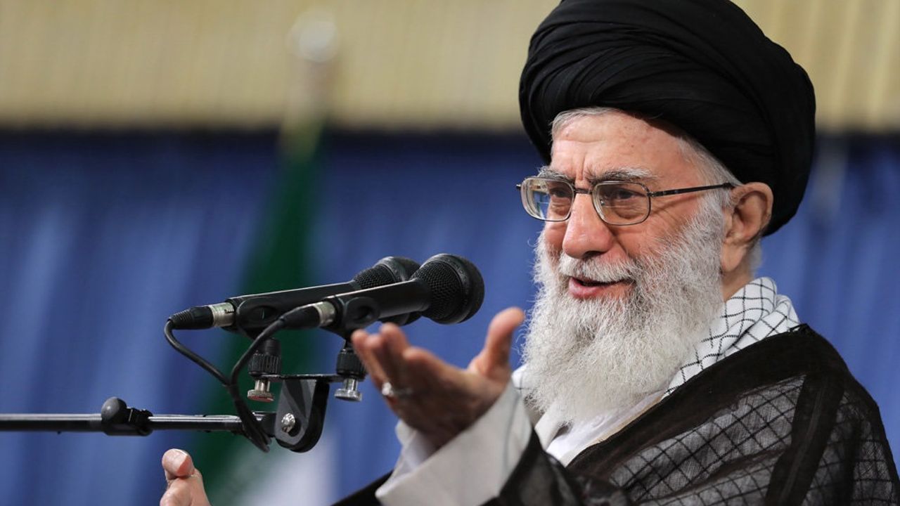 Ayetullah Hamanei, "Düşman İran'ı karıştırmakta başarısız oldu"