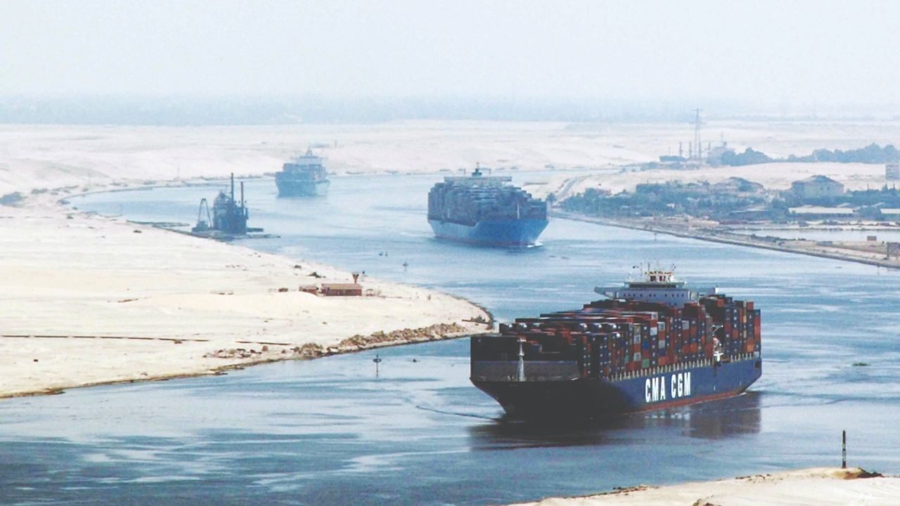 Süveyş Kanalı'nda tankerler çarpıştı