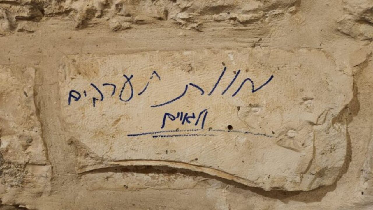 Fanatik Siyonistler, Ermeni kilisesi duvarına ırkçı yazılar yazdı