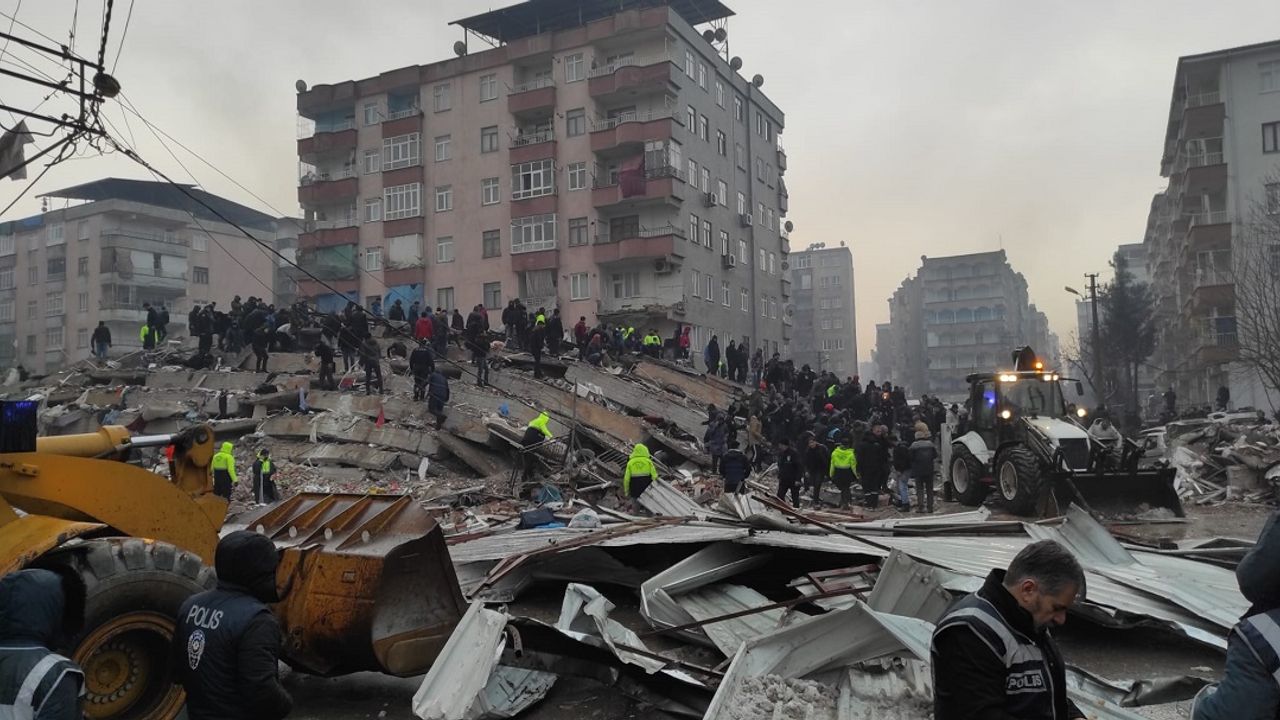 Kahramanmaraş'ta deprem: Can kaybı 1.121