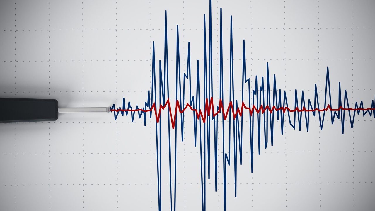 İran'ın kuzeydoğusunda 5 büyüklüğünde deprem