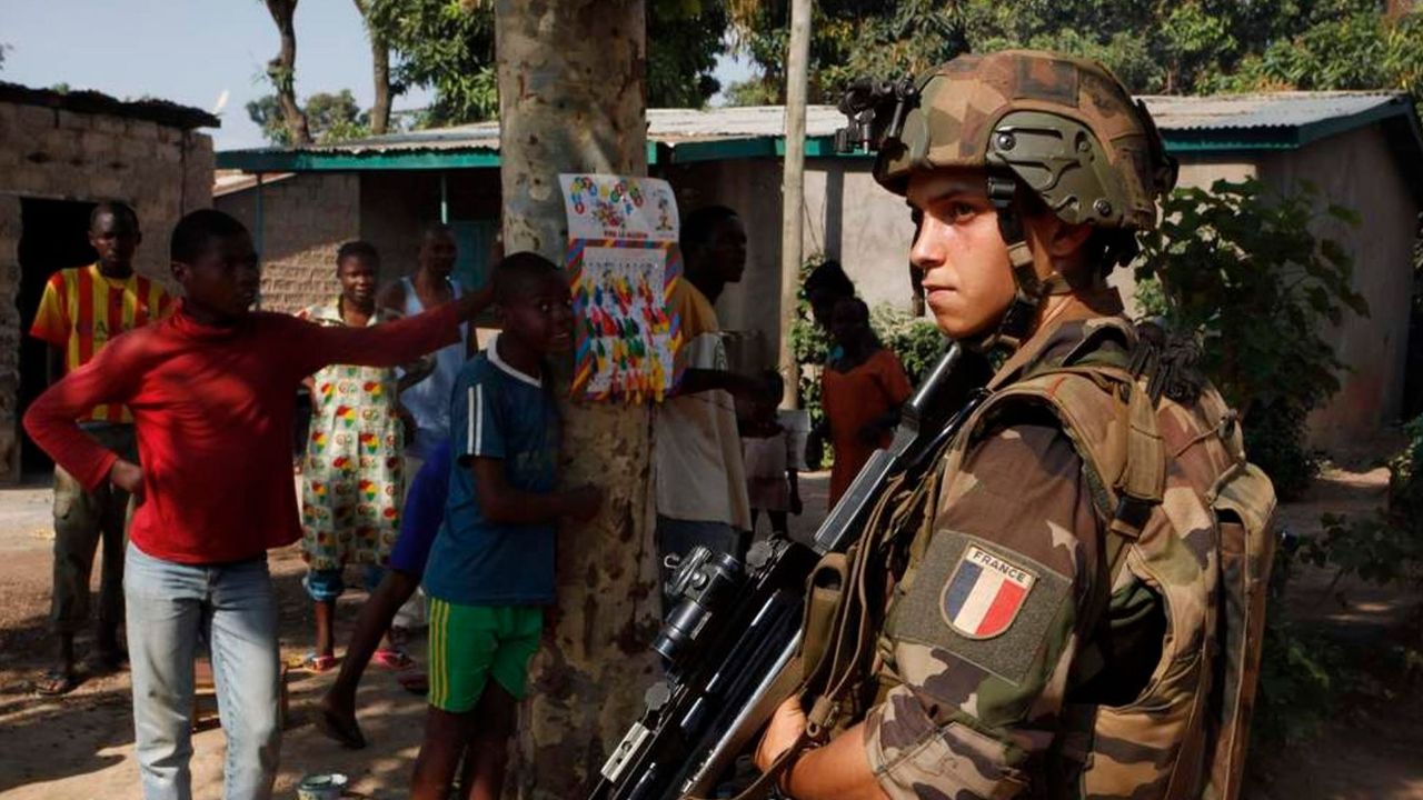 Afrika’daki Fransız askeri üsleri azalıyor