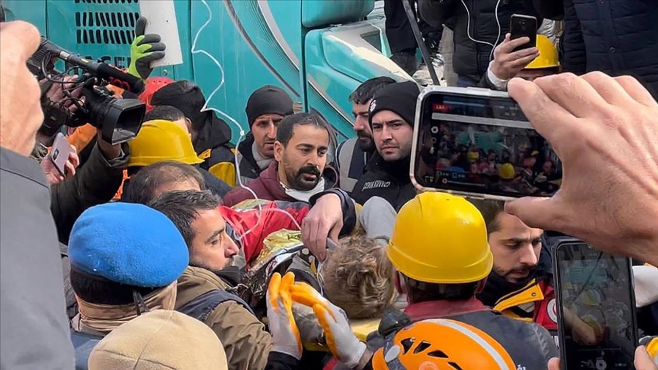 Diyarbakır'da 81 saat sonra bir çocuk kurtarıldı
