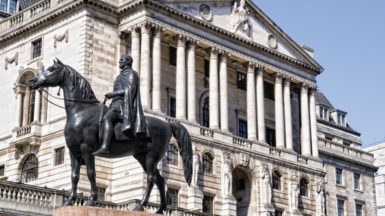 İngiltere Merkez Bankası, politika faizini 25 baz puan arttırdı