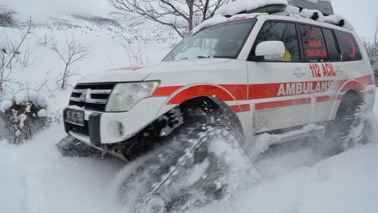 Paletli ambulans kar kış dinlemiyor
