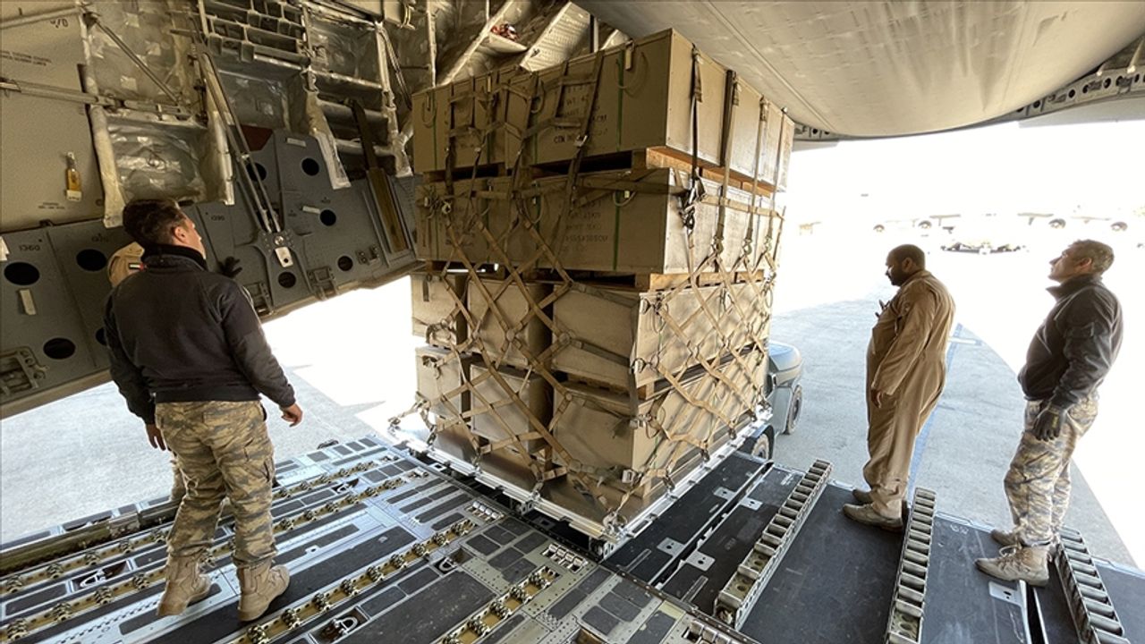 BAE, Türkiye ve Suriye'ye 118 uçak yardım malzemesi gönderdi