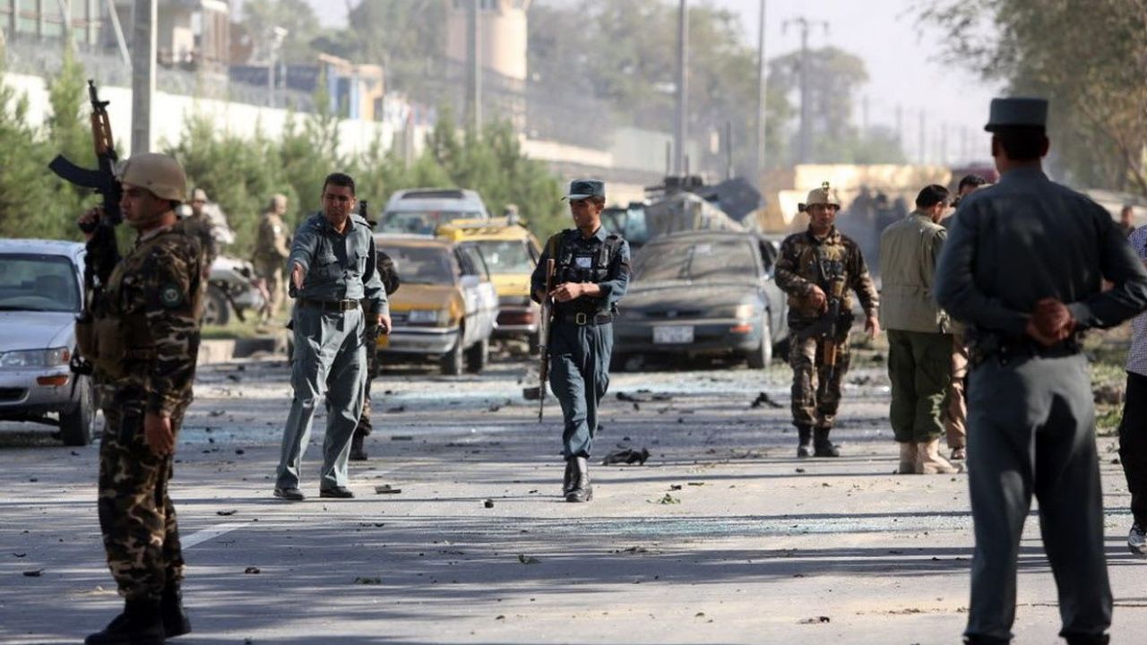 Afganistan'da okula düzenlenen saldırıda iki öğrenci öldü