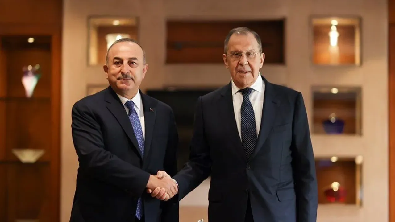 Bakan Çavuşoğlu ile Rus mevkidaşı Lavrov bir araya geldi