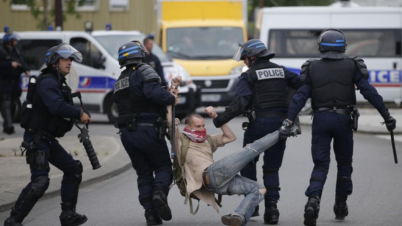 Fransa'daki gösterilerde polise 'orantısız güç' uyarısı