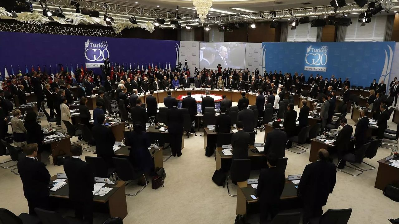 G20 Toplantısı'nda saygı duruşu