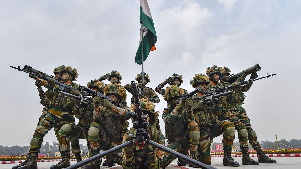 Hindistan 8,5 milyar dolarlık askeri teçhizat alacak