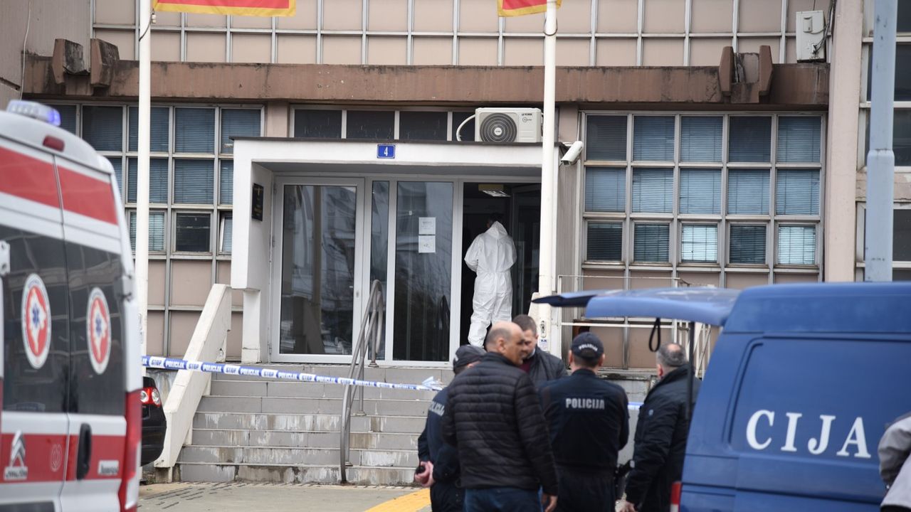 Karadağ’da mahkeme binasına el bombalı saldırı
