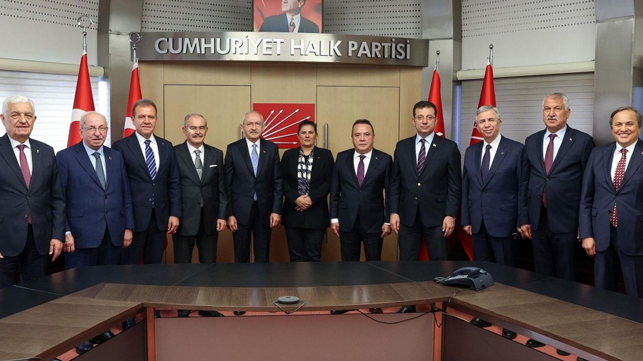 Kılıçdaroğlu Belediye Başkanları ile bir araya geldi
