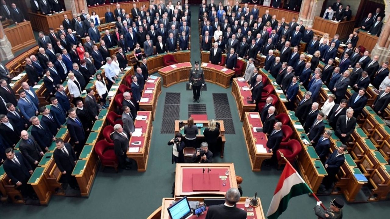 Macaristan meclisinde İsveç’in NATO’ya katılımına ilişkin oylama ertelendi