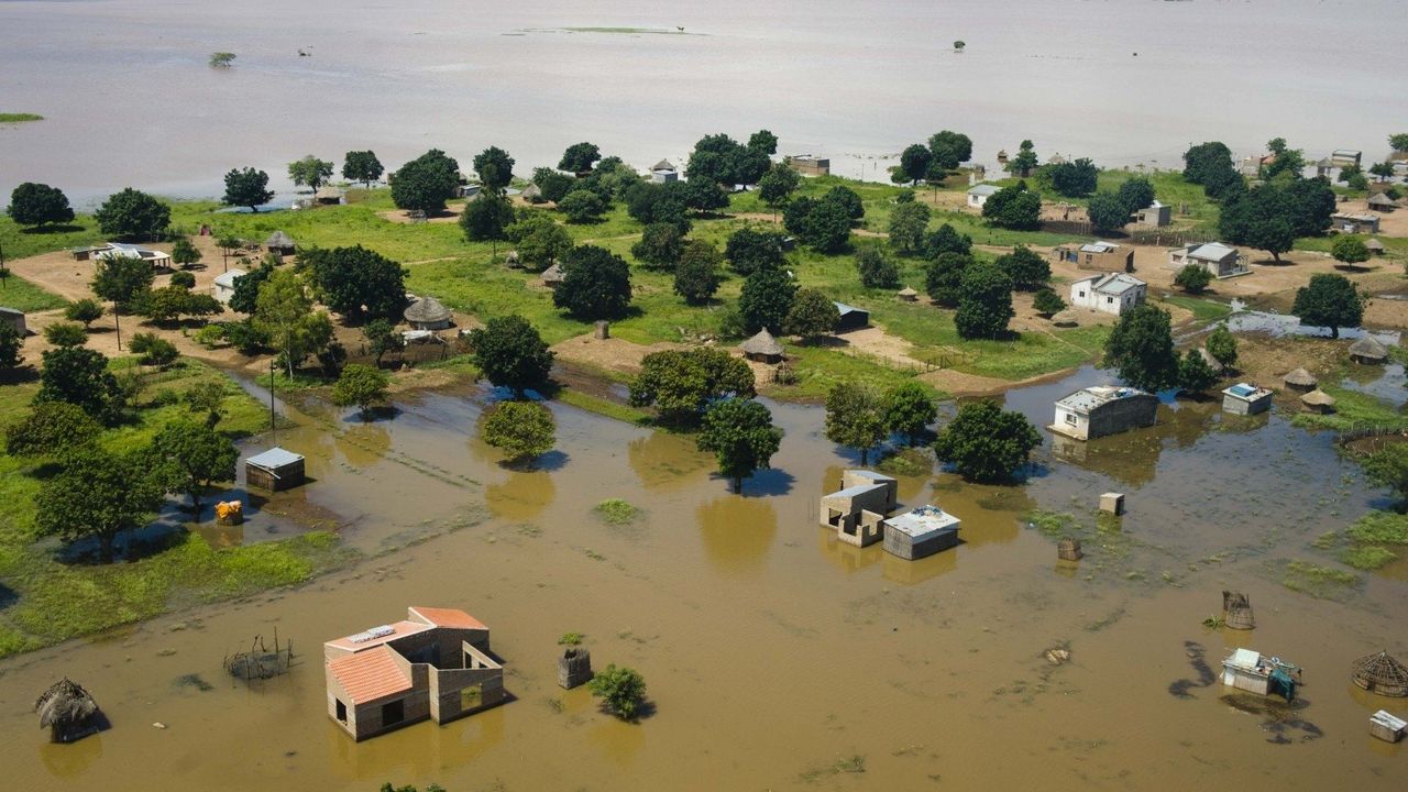 Mozambik'te sel nedeniyle 117 kişi hayatını kaybetti