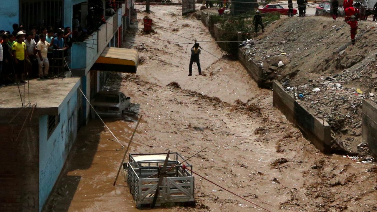 Peru'da seller nedeniyle 6 kişi hayatını kaybetti