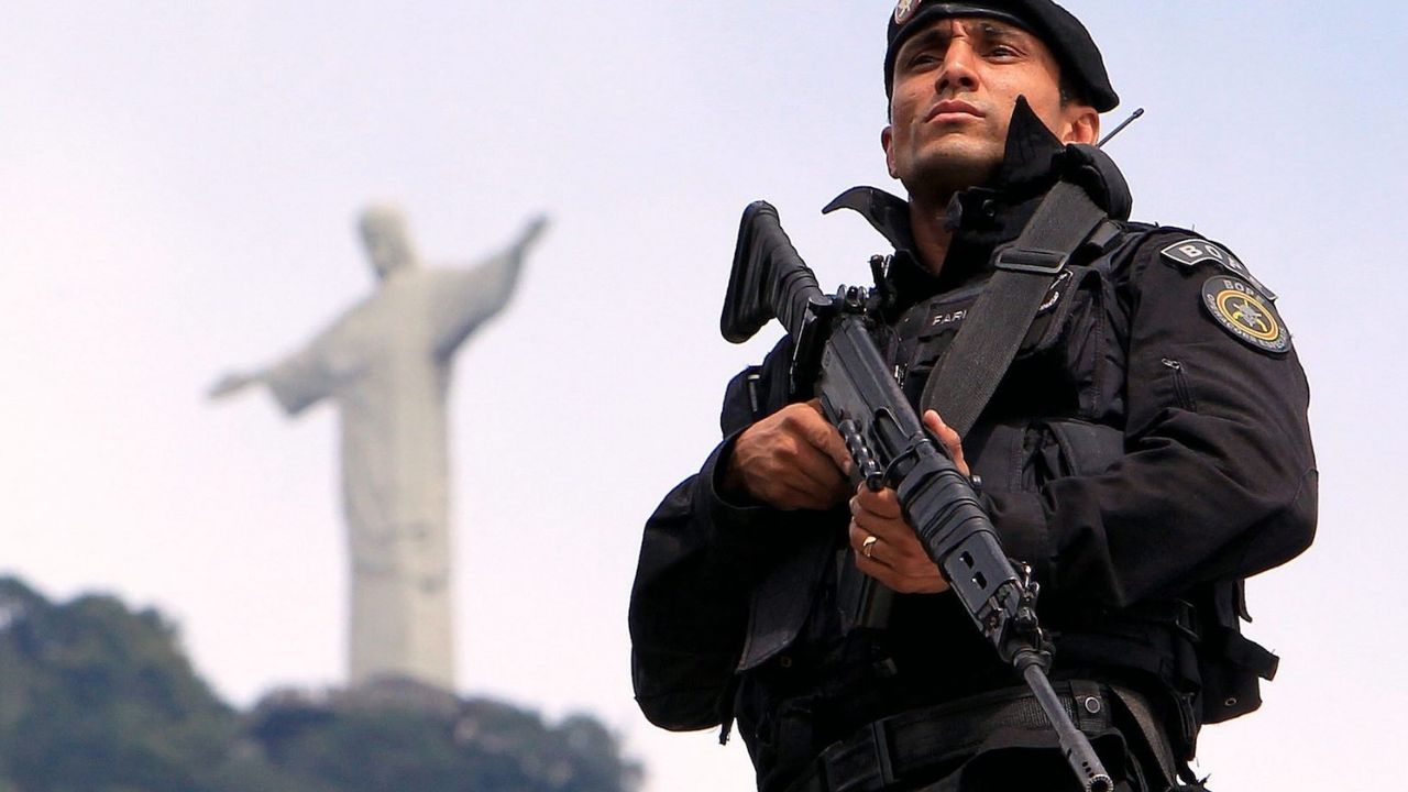 Brezilya'da uyuşturucu çetelerine operasyon: 43 kişi öldü