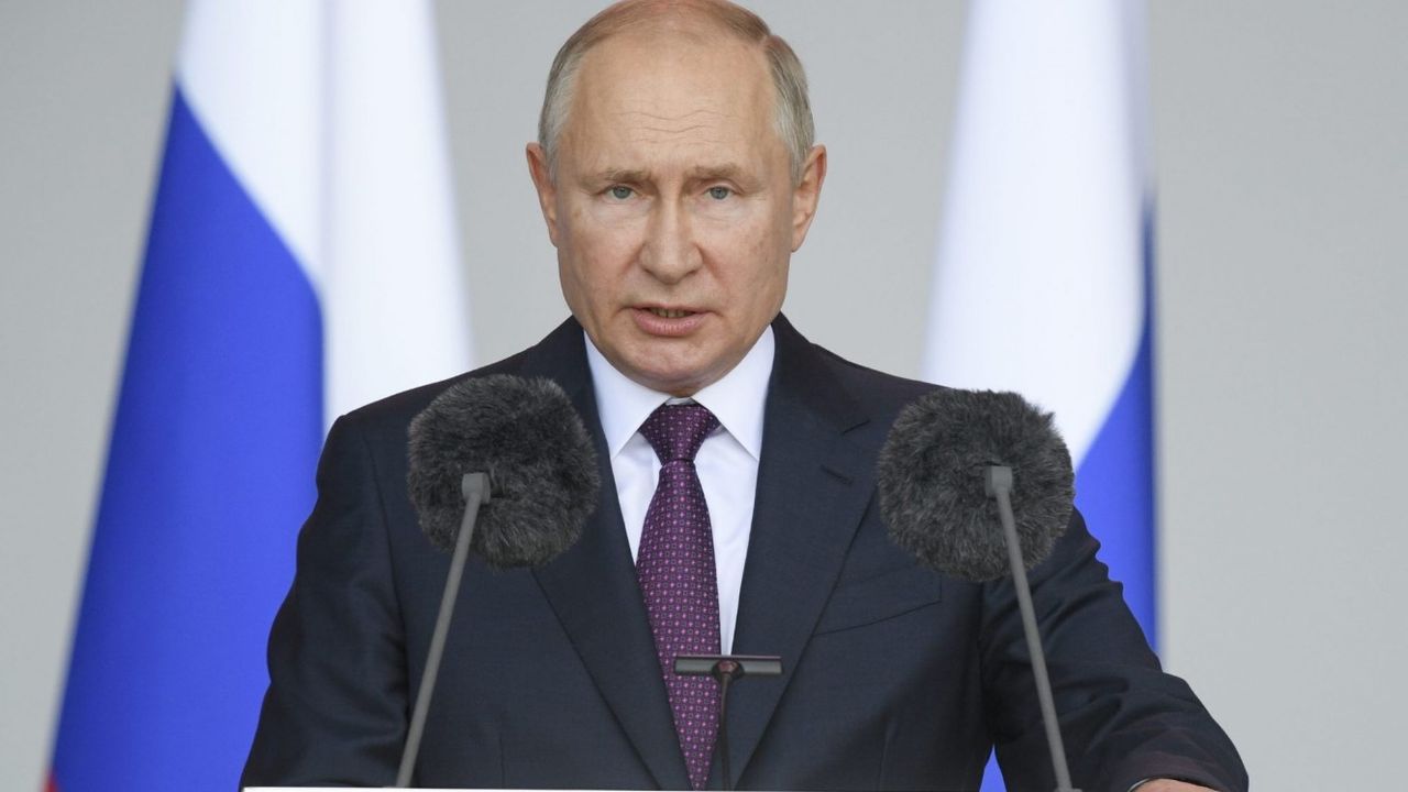 Putin: Ukrayna'ya zayıflatılmış uranyumlu mühimmat gönderilirse gereken cevabı vereceğiz