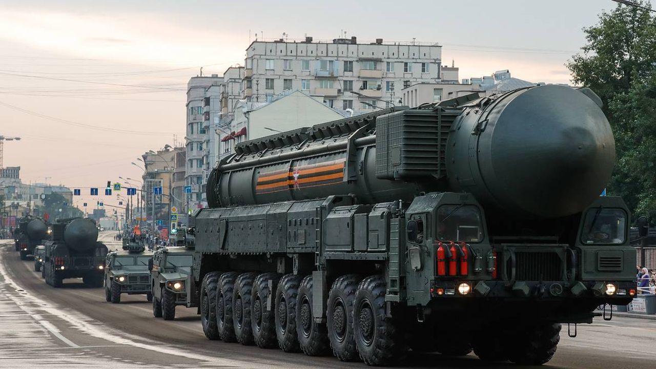 Rusya, Belarus askerlerine nükleer füzelere dair etiğim vermeye başladı