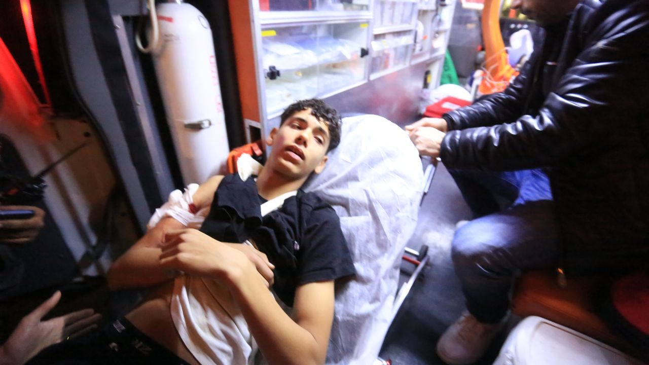 İşgalciler, Filistinli bir çocuğu silahla yaraladı
