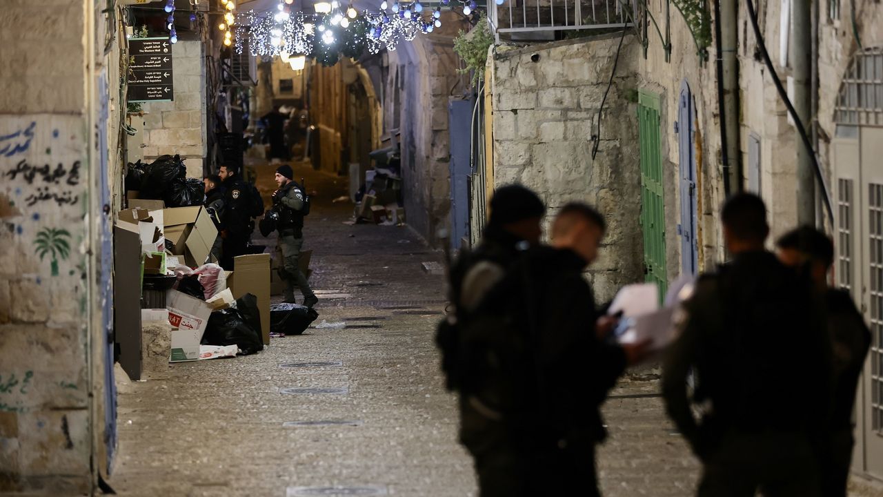 Siyonist İsrail Mescid-i Aksa'da bir Filistinliyi katletti