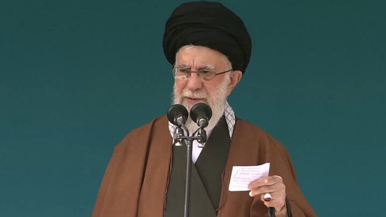 İran'da bayram namazı sonrası İslam İnkılabı liderinden önemli açıklamalar