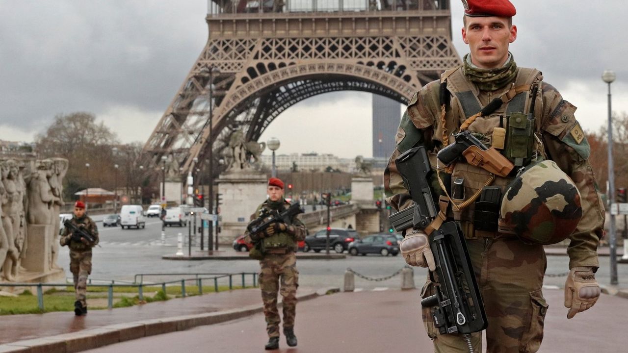 Fransa, emekliliğin ardından yedek askerlik yaşını da artırıyor