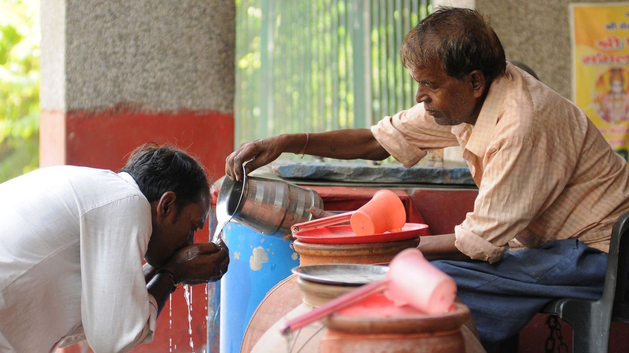 Hindistan'da 13 kişi aşırı sıcaktan öldü