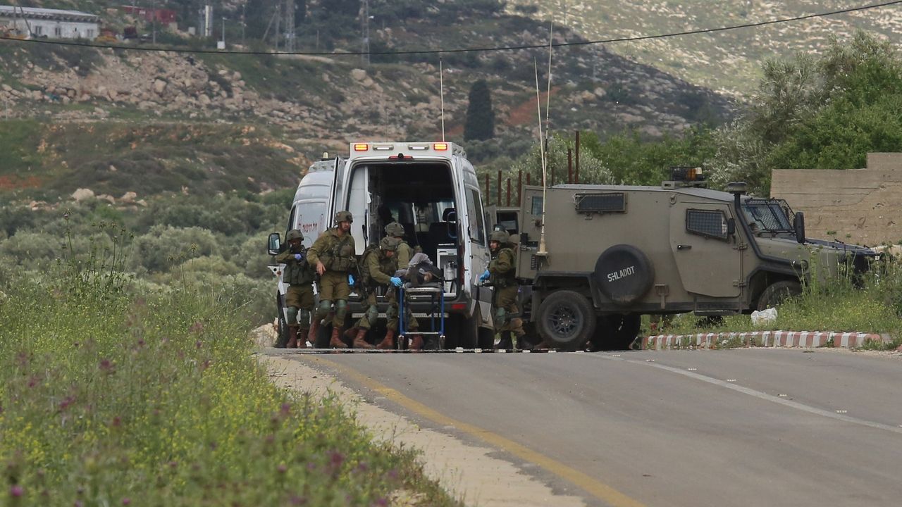 Siyonist İsrail Batı Şeria'da 2 Filistinliyi katletti