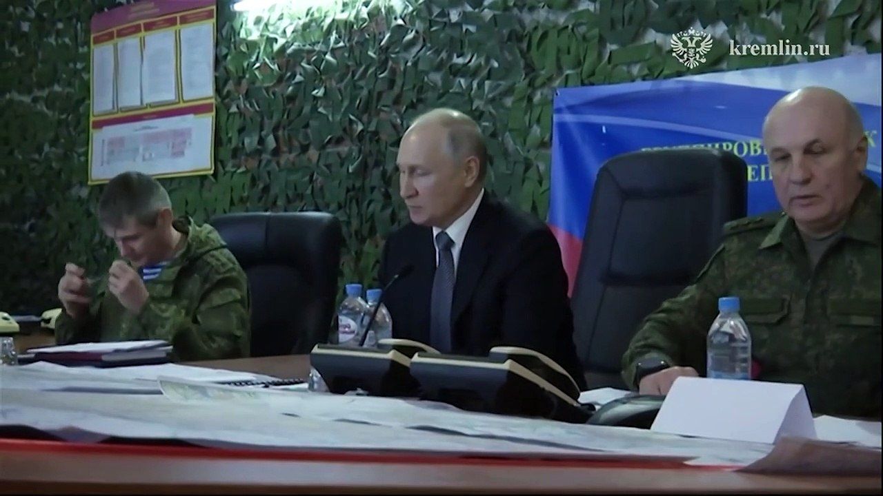 Putin, ilhak edilen Herson ve Luhansk bölgelerini ziyaret etti