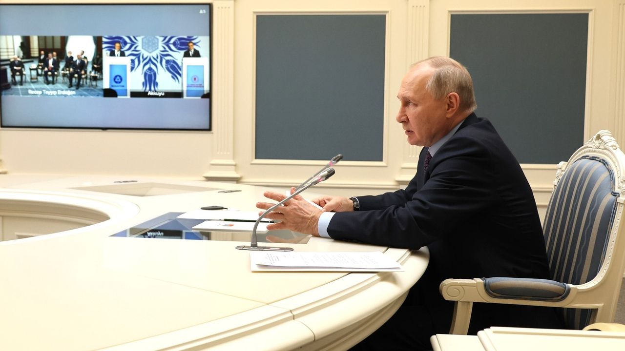 Putin'den "Akkuyu" açıklaması: Çok yönlü partnerliğimizi geliştiriyor