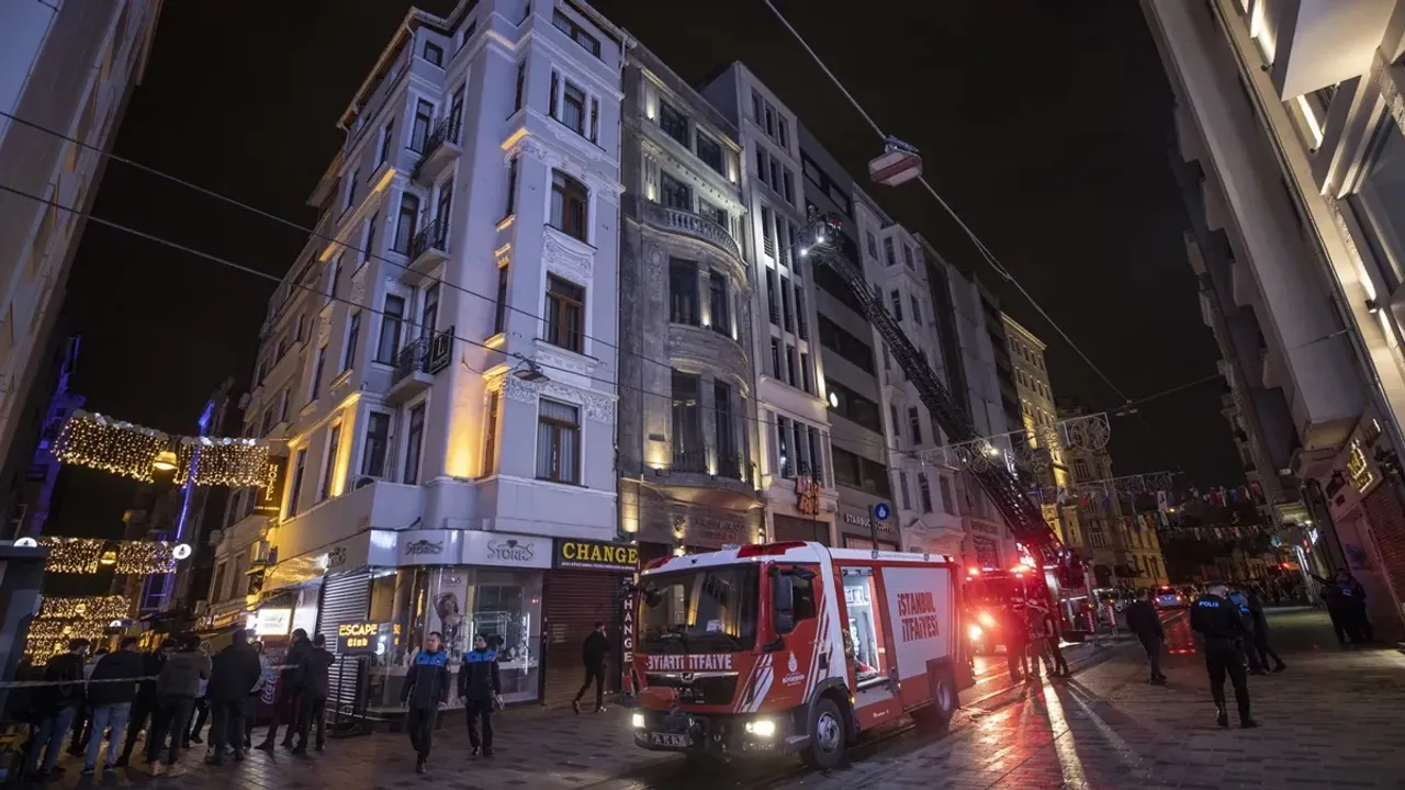 Taksim'de otel yangını