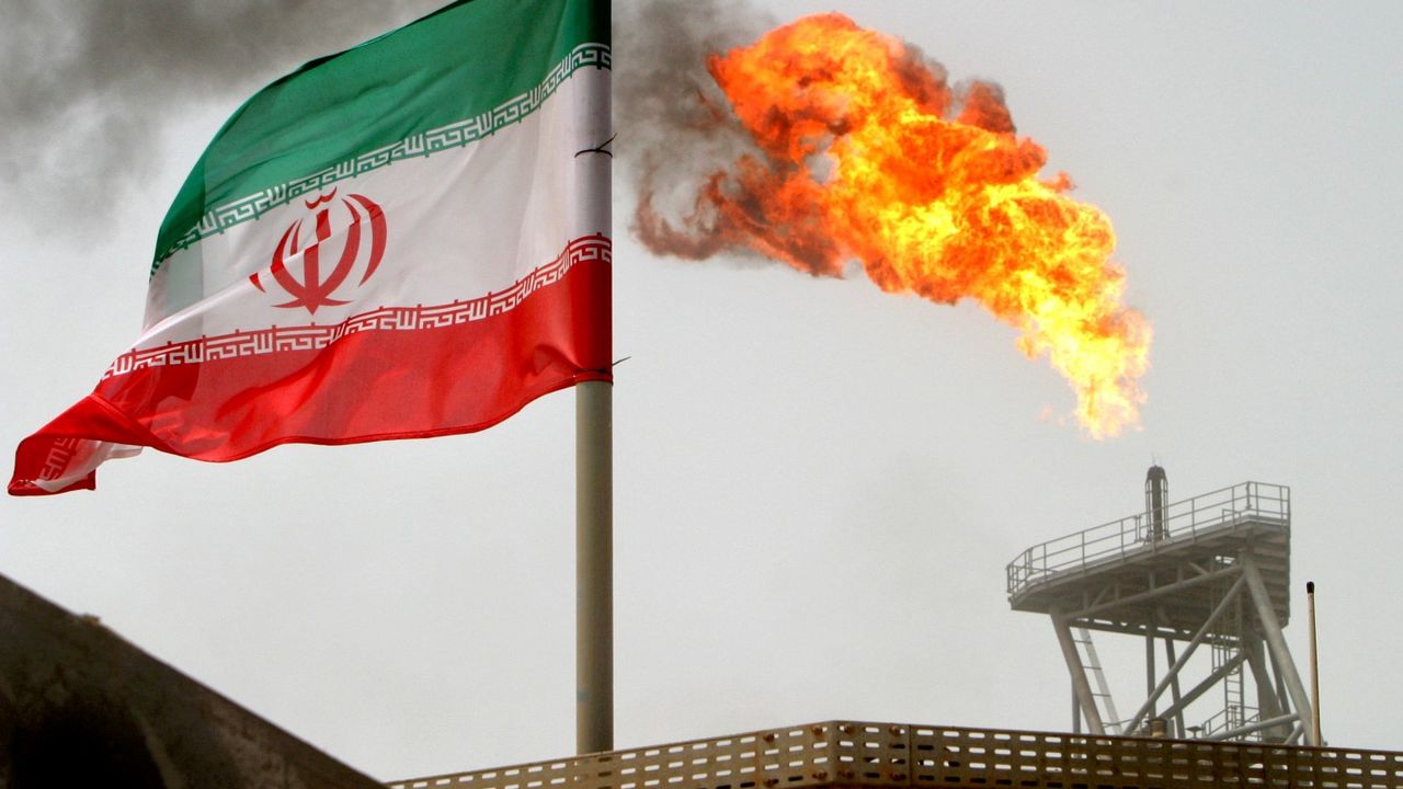 İran, günlük petrol üretiminin 3 milyon 190 bin varile çıktığını duyurdu