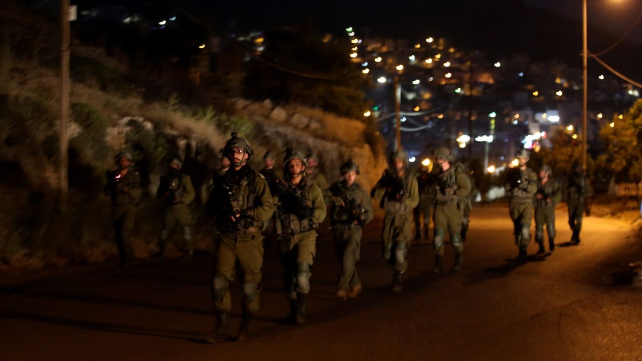 İsrail, Batı Şeria'da 1030 Filistinliyi esir aldığını duyurdu