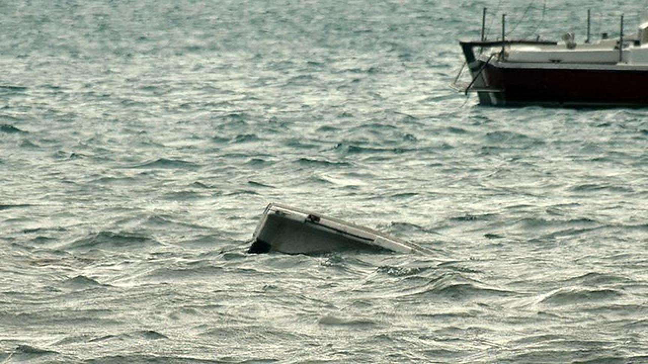 İzmir'de batan balıkçı teknesindeki bir kişinin daha cansız bedenine ulaşıldı