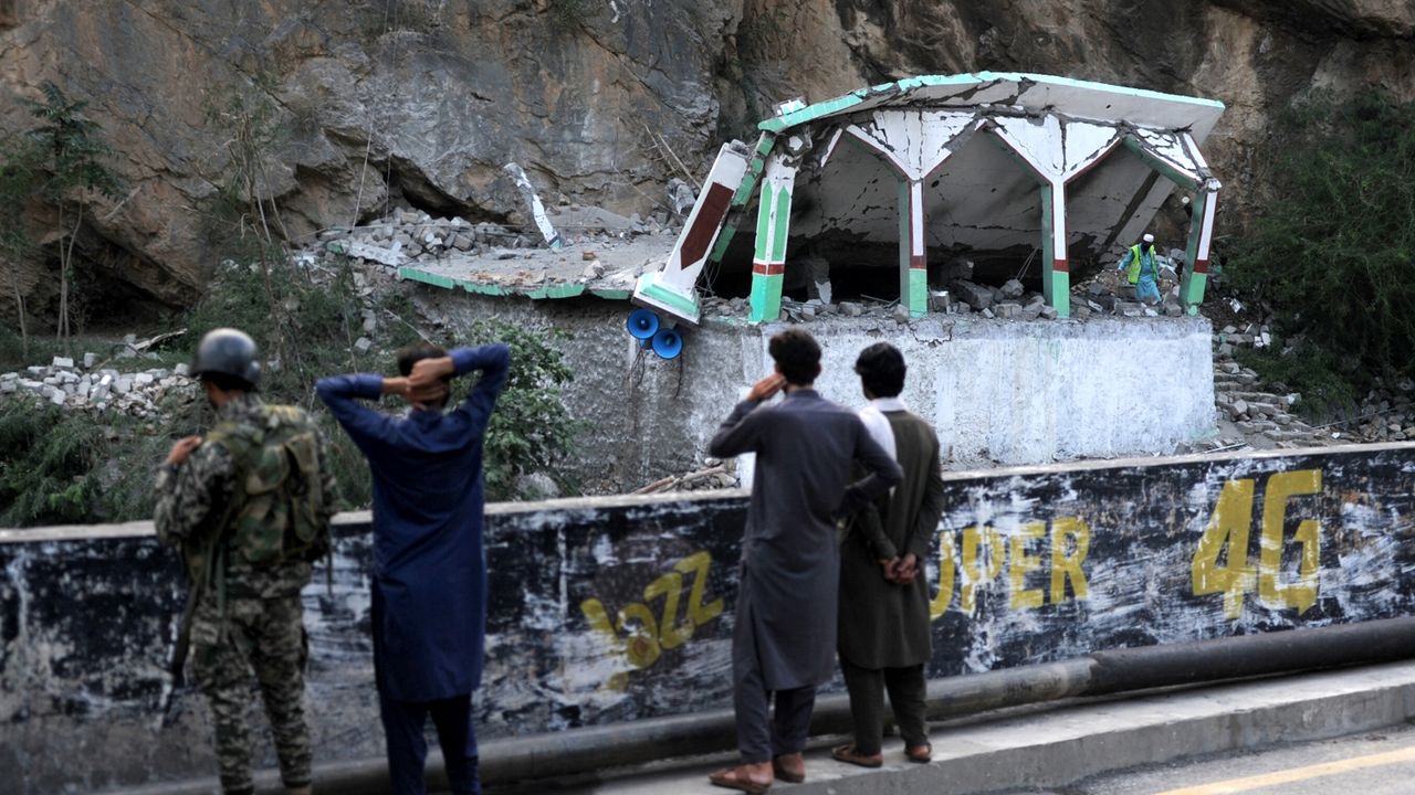 Pakistan’da camide intihar saldırısı: 1 ölü