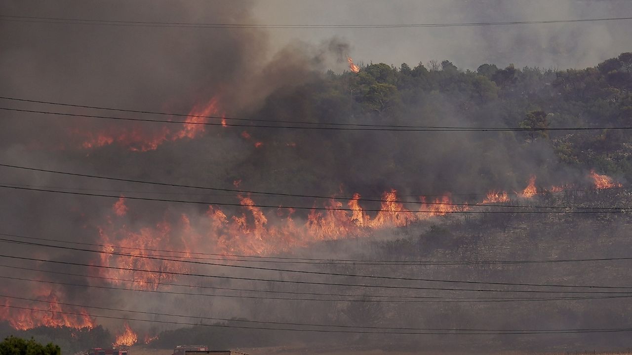 Yunanistan'da yangınla mücadele 13'üncü gününde