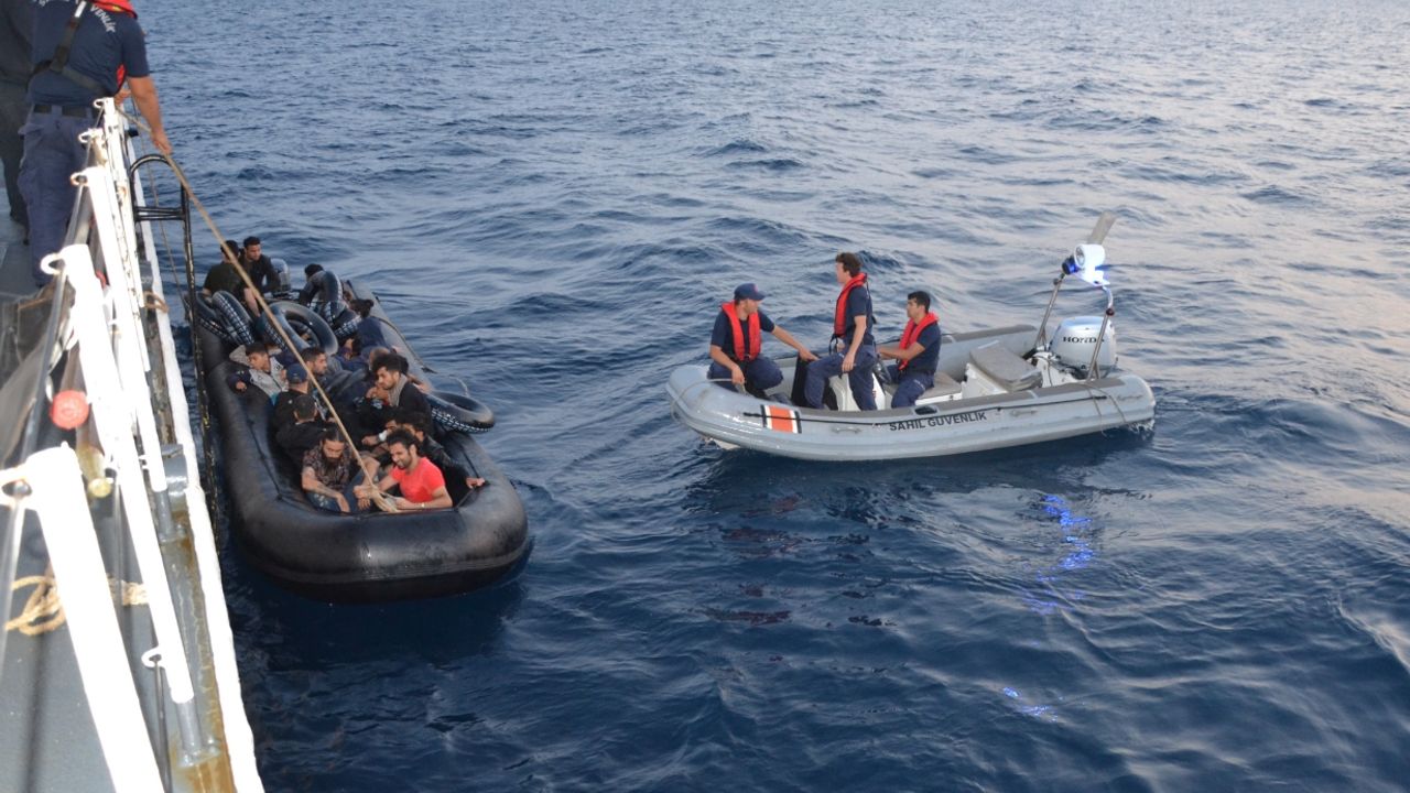 Çanakkale açıklarında 37 düzensiz göçmen yakalandı