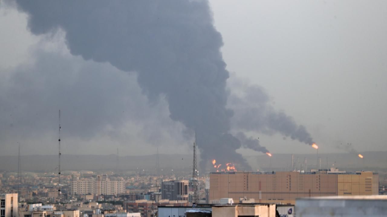 İran'ın Loristan eyaletindeki petrol rafinerisinde yangın